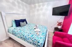 Spacious 3 bedroom pool home with lake view - Foto 11