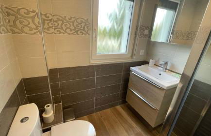 LE HAVRE D'ATHENA - Grand appart, jardin privé, abri vélos & accès rapide A61 - Foto 24