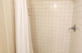 Centrally Located, 4x Queen, 300 MBPS Internet with Backyard! - Foto 21