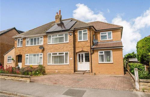 Large 4 bedroom home in Boston Spa village In-between York, Harrogate and Leeds, Sleeps 9 - Foto 1