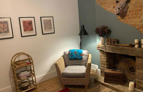 Homely flat just off Leigh Broadway - Foto 18