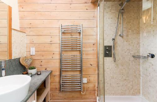 Stunning Old Carthouse with seaview - Photo 14