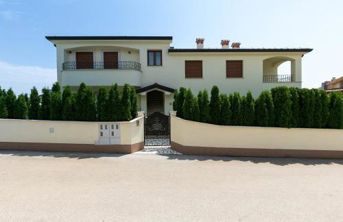Villa Birikina with Pool - Photo 32