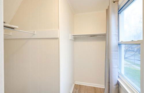 Charming Long Island Home with Fenced Yard! - Foto 17