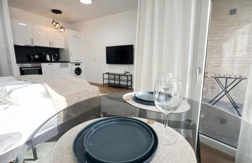 Homely! Design Studio Airport, Fair, Balcony, City! - Foto 4