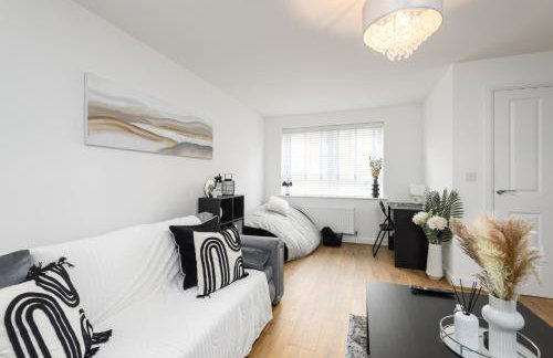 Spacious 3 Bedroom House In Canterbury with Garden and Driveway - Sleeps 7 - Photo 6