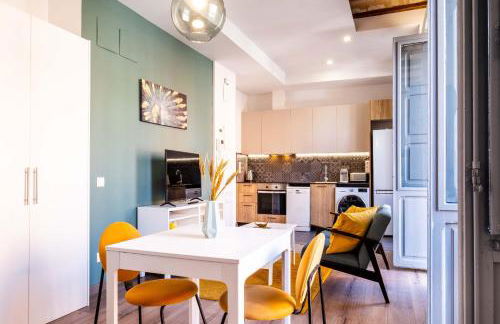 Beautifully Designed Studio with Lots of Natural Light - Photo 7