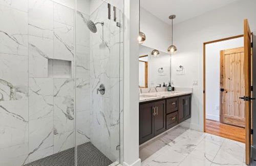 Dockside of the Moon - Photo 24