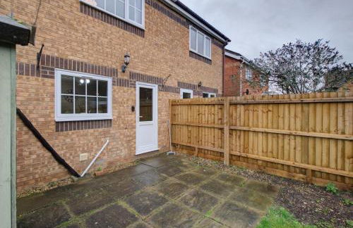 Central 3-Bedroom House Sleeps 5 with Parking - Foto 27