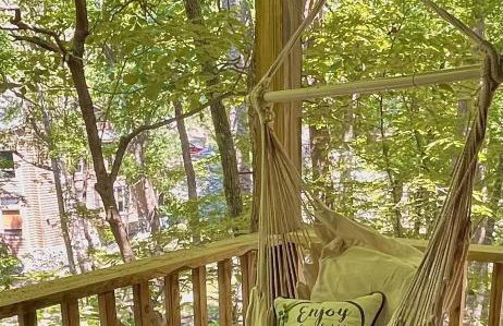 Forest view, log-sided two bedroom, two bath condo on Lake Ouachita, condo - Foto 23