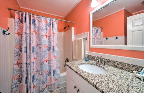 Carefree Coastal Getaway - Walk to Long Beach - Foto 24