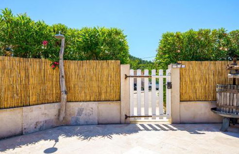 1 Bedroom Gorgeous Home In Auriol - Foto 12