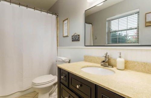 Gorgeous Alabama Home 4 Miles to Stadium Sleeps 8 - Foto 56