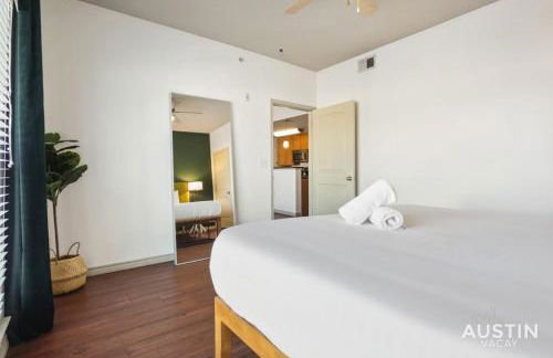 Dual Urban Oasis 8BR in Vibrant North Loop Hub - Foto 43