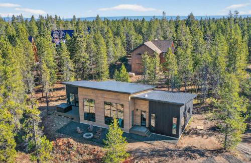 The Luxe House | Upscale Cabin w/ Hot Tub & Fire Pit! - Foto 62