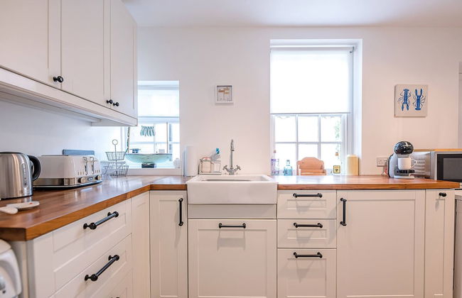 Bonheur, 16 Bartholomew Green, Southwold - Photo 13