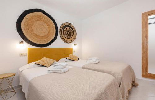 21 Sleeps Private Pool Villa & BBQ Near Barcelona - Foto 56