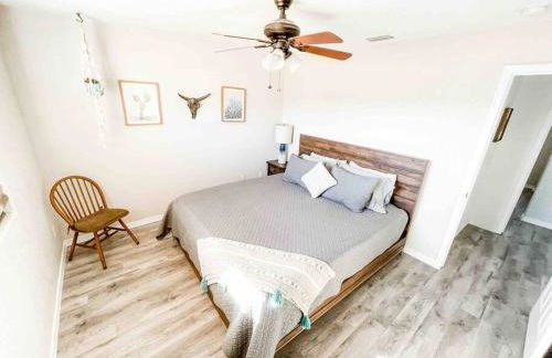 PRIVATE VIEW ON THE LAKE SIDE OF 95! Sleeps 16 - Foto 16