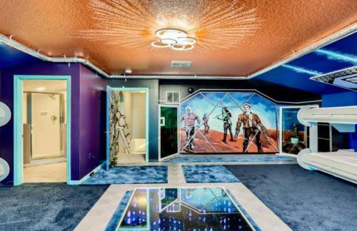 The Marvel Mansion 5BR Pool Home Near Disney World - Foto 27
