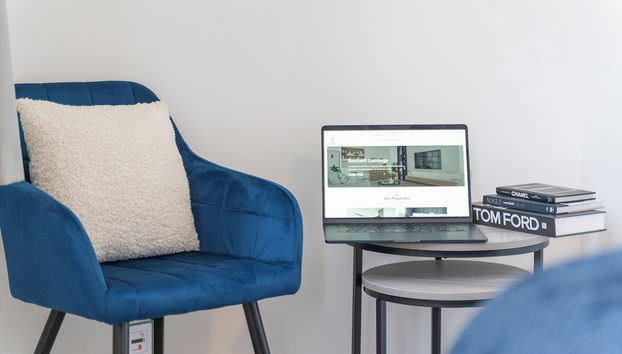 The Cerulean Manor, City Centre House, Large Drive, Free Parking, WiFi, Sofa Bed, Netflix - Foto 2, Habitación