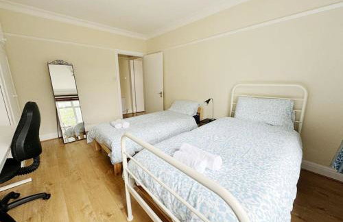 Bright & Spacious House Near Central London - Foto 10