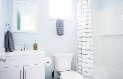 Family Renovated Home, Netflix, AC, WD, Putt Putt - Foto 8