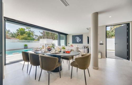 VACATION MARBELLA I Villa Marbesa White Pearl, Two Private Pools, 3min walk to the Beach, Fastest WiFi, Built in 2024 - Photo 3