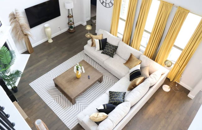 Spacious Home w Putting Green -for Extended Stays - Photo 29