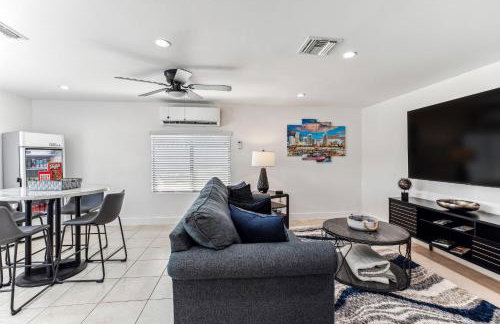 Miami Oasis, Spacious 4-Bedroom Home with Pool - Photo 21