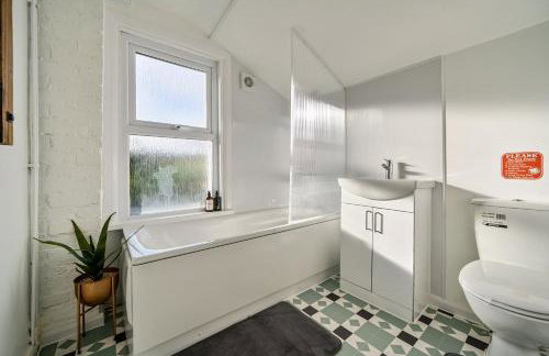 Modern Bletchley home with stylish decor - Foto 12