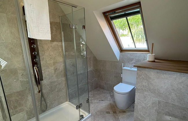 Charming En-suite Bedroom With Patio in St Aubin - Foto 7