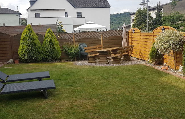 Modern Holiday Apartment With Large Garden Near the River Moselle - Photo 29