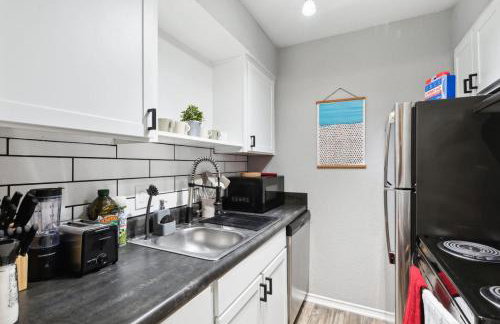 AT and T is steps away 2BD unit - Foto 21