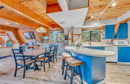 3BR Tahoe Cabin in the Trees with Hot Tub - Foto 9