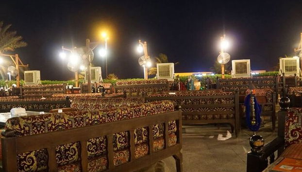 Cenar en Jeddah en el restaurante Al Nakheel - https://saudidiscovery.com/