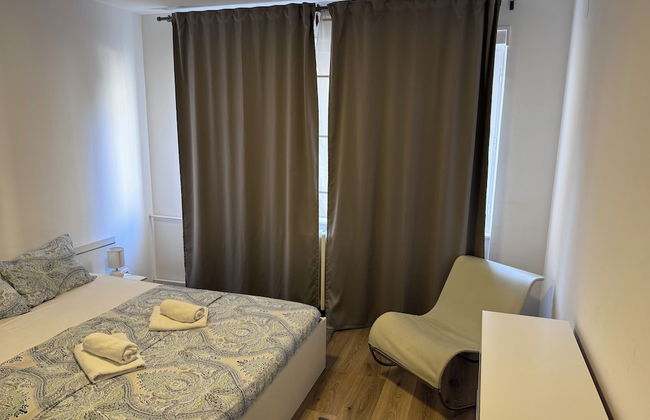 Central Park Apartments - Photo 5