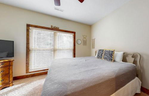 Spacious Lakeview Townhouse Sleeps 8 Deck Grill - Foto 19