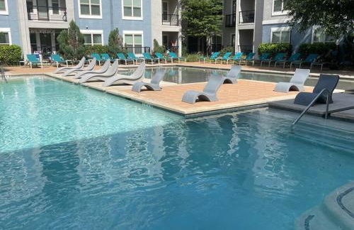 Centrally-Located 1BR Suite with Resort Pool View - Foto 28