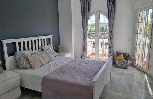 Town-House-Style Villa - on the Golden Mile - Foto 15