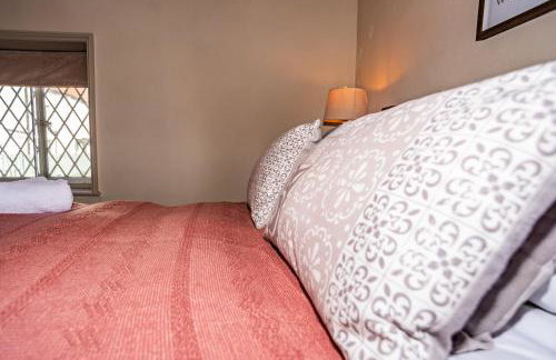 Historical Sherwood Forest Cottages - Sleeps 16 - Foto 20