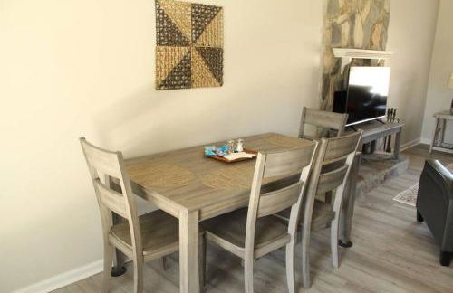 Cheerful 2-Bedroom, 2 bath with private parking - Foto 34
