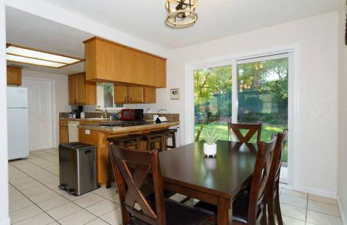 Acorn House - Charming house in green heaven with pool table with lovely backyard - Foto 18