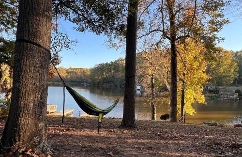 Charming Romantic Lakefront Cottage or Guest Room Depending on Availability Near Golf - Foto 12