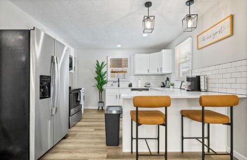 Game Room Retreat with Firepit and Gym, Sleeps 12 - Foto 4