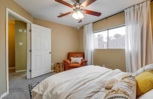 College Station Gem with Pool Access Near University - Foto 21