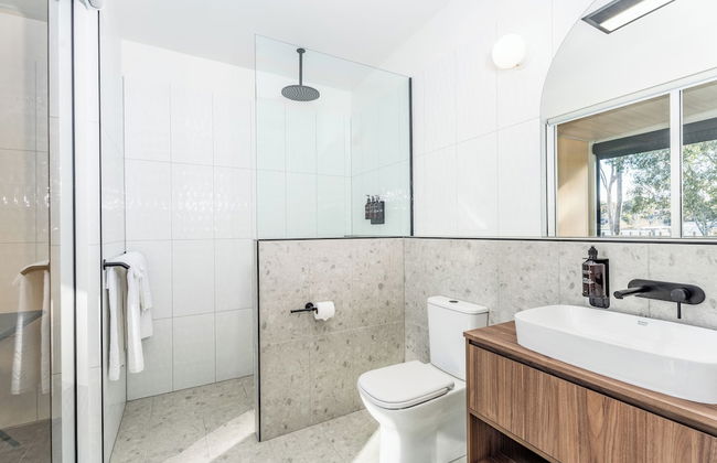 Clare Hillside Apartments - Photo 40