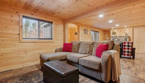 Riverfront Retreat in the White Mountains - 3BR Cozy Escape Near Ski & Hike - Foto 5