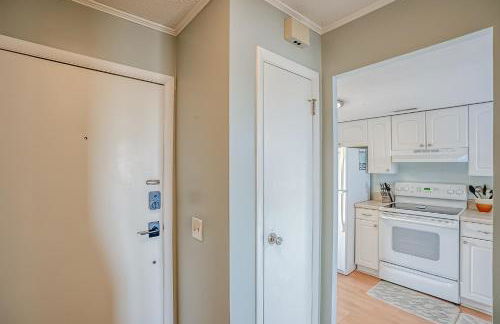 NEW LISTING! Two Bedrooms in A Building with Marsh and Ocean Views - Foto 16