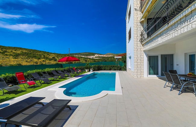 Scenic Elegant Trogir Villa With Pool - Foto 49