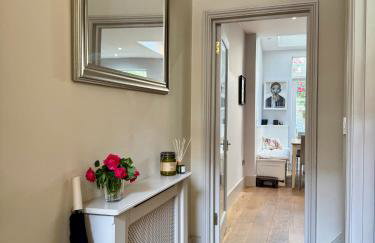 New! Spacious & Quiet 3 Bedroom House - Putney - Foto 2